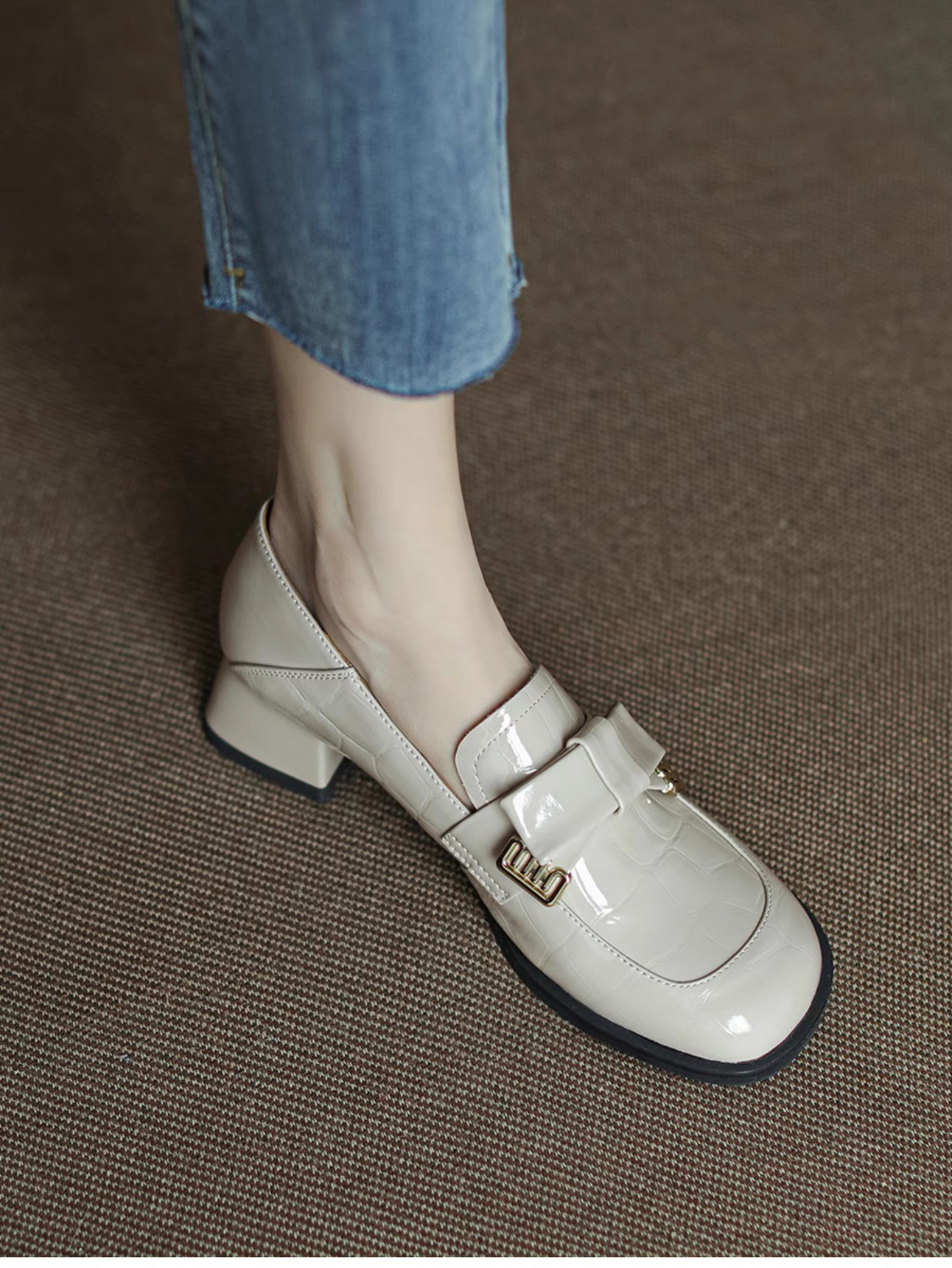 レディース靴 ベージュ パンプス エナメル パンプス走れる ヒール パンプス キーヒール 結婚式 結婚祝い カスミソウ