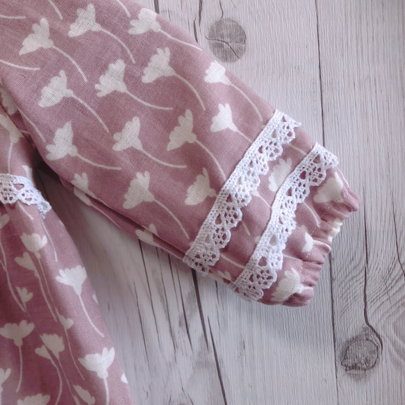 ふんわりダブルガーゼのベビードレス くすみピンク／花柄 5枚目の画像