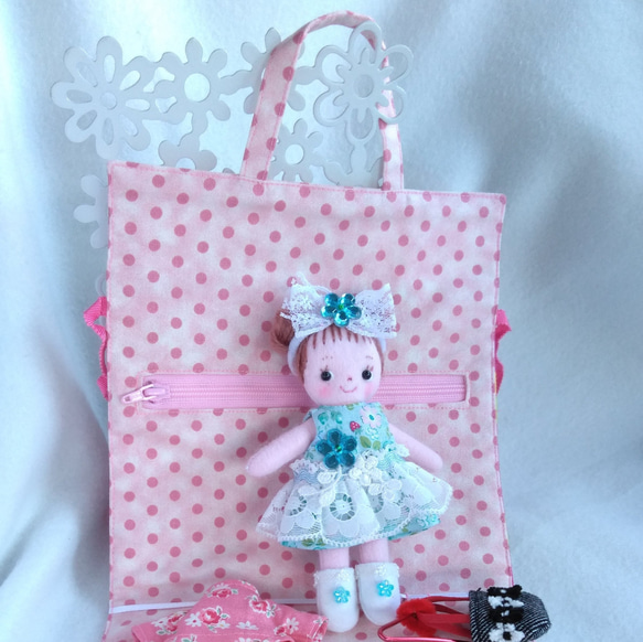 フェルトの着せ替え人形　お片付けバッグ（ピンク）　プレゼント 5枚目の画像