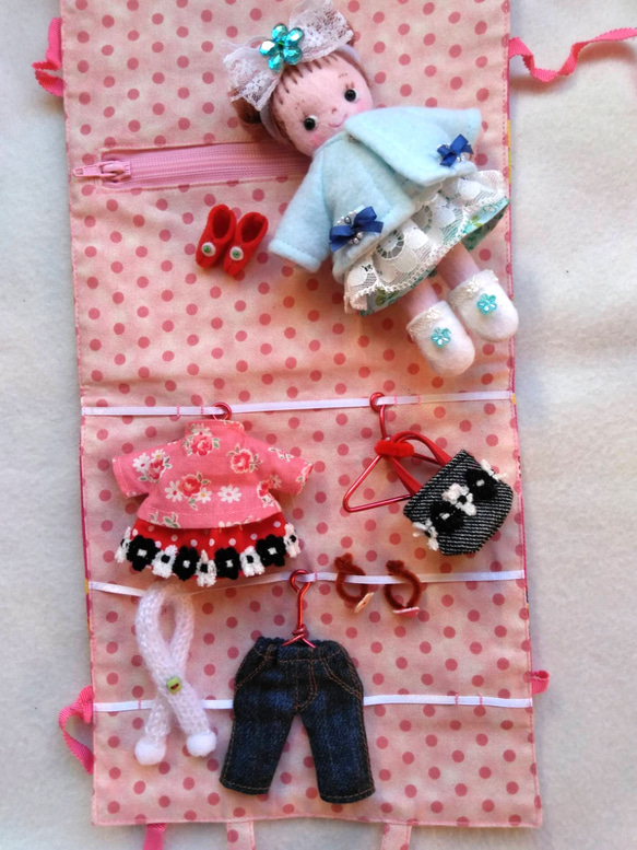 フェルトの着せ替え人形　お片付けバッグ（ピンク）　プレゼント 7枚目の画像