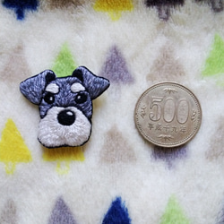 【受注製作】シュナウザーの刺繍ブローチ　犬 4枚目の画像