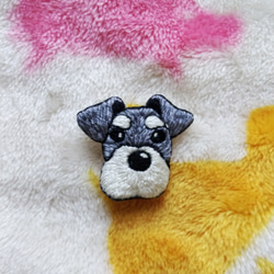 【受注製作】シュナウザーの刺繍ブローチ　犬 2枚目の画像