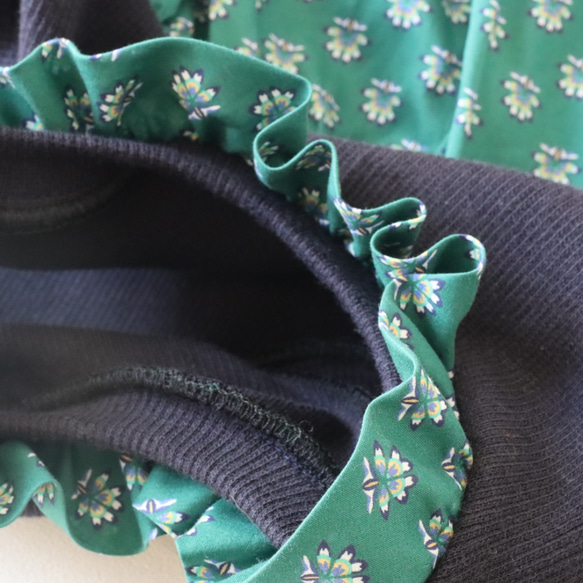 完成品フレンチブルドッグ服 リバティファリンドン柄グリーン系ふんわりスカートのタンクトップ シュシュつきＬサイズ 5枚目の画像