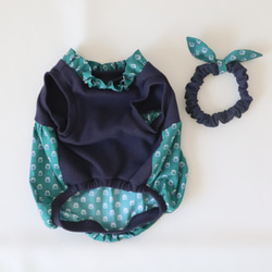 完成品フレンチブルドッグ服 リバティファリンドン柄グリーン系ふんわりスカートのタンクトップ シュシュつきＬサイズ 2枚目の画像