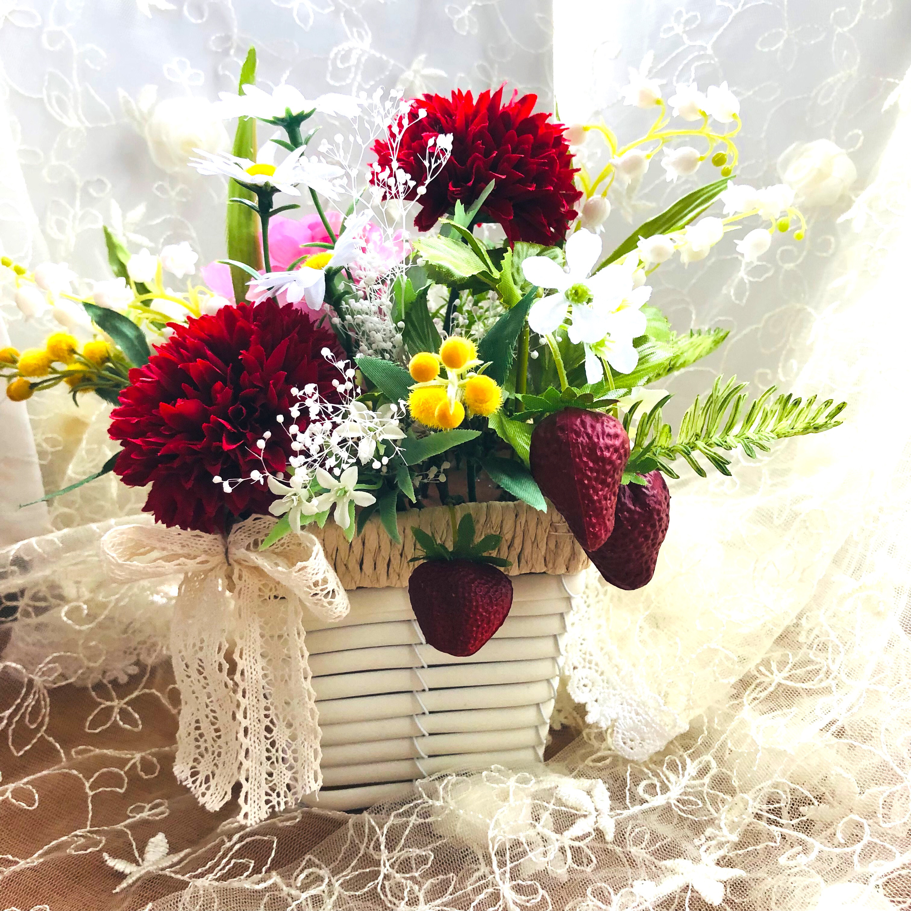 送料無料 フラワーアレンジメント いちご 赤のマム すずらん ミモザ アートフラワー A-bright 通販｜Creema(クリーマ)