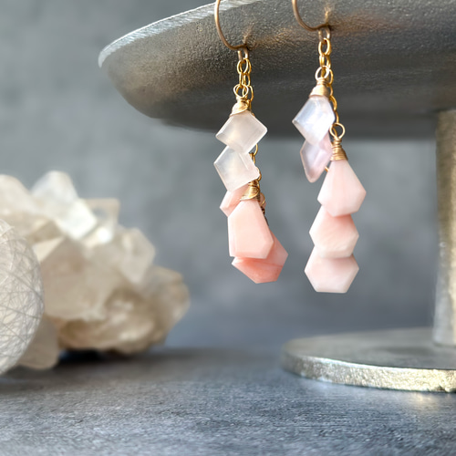 ピンクオパールとローズクォーツのひらり桜ピアス／イヤリング*天然石