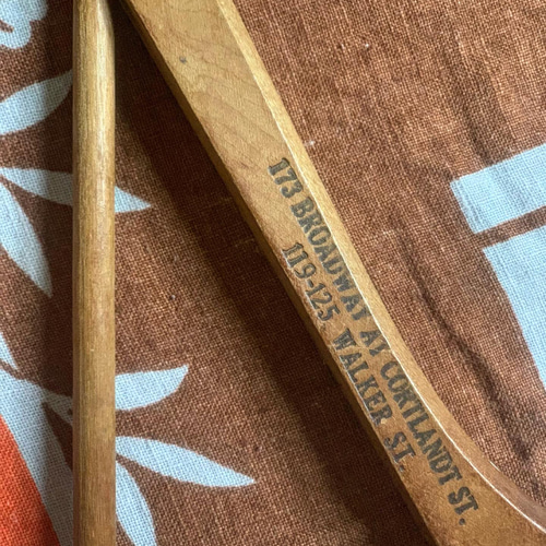 アド付き ビンテージ木製ハンガー アメリカ製【Made in USA 1940 アド付き ビンテージ木製ハンガー アメリカ製【Made in USA 1940