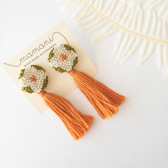 レトロflower （green/orange）2way!  金属アレルギー対応　刺繍　ビーズ刺繍 1枚目の画像