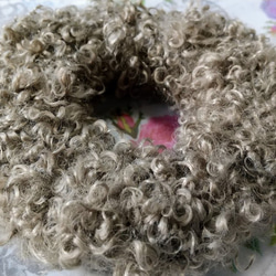 ふわふわの毛糸で編んだシュシュ　◆ファーヤーン　ブラウングレープードル◆ 1枚目の画像