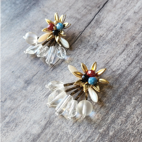 vintage flower ♡ ヴィンテージビーズと真鍮の大ぶりの個性的なピアス