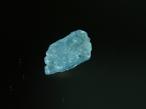 Q793　【マダガスカル産】　天然アクアマリン　　原石 2枚目の画像