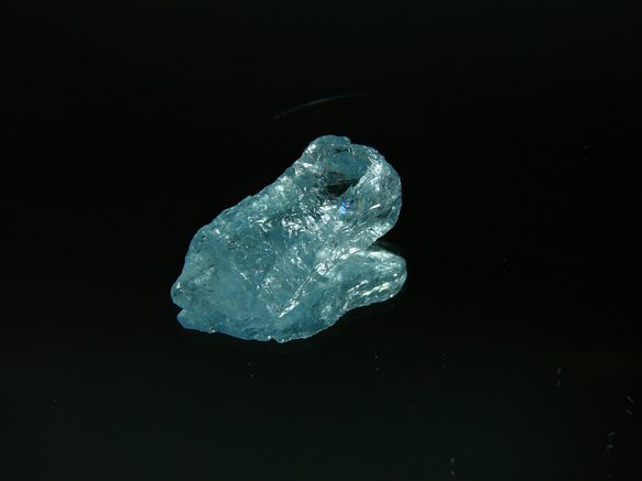 Q793　【マダガスカル産】　天然アクアマリン　　原石 3枚目の画像