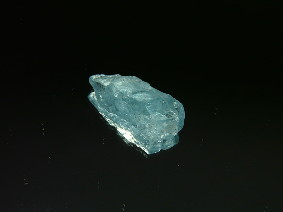 Q793　【マダガスカル産】　天然アクアマリン　　原石 1枚目の画像