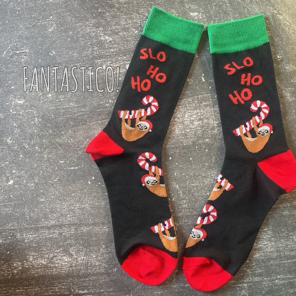 ナマケモノ柄メンズ靴下❤️スケーターソックス グラフィックポップアート カラフル刺繍 なまけものクリスマスカラー ギフト 1枚目の画像