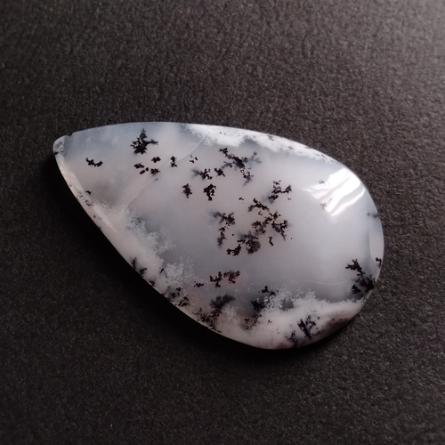 超珍しい！デンドライトブルーオパール原石13.21ct ブルーハイアライトオパール｜青白い蛍光が美しい、その魅力