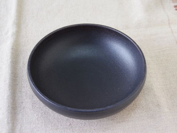 黒マットの平鉢 (Φ17cm) 3枚目の画像