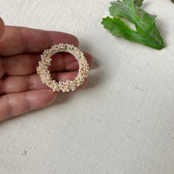 チェコパールビーズと絹糸のブローチ　大A　　beaded circle brooch　 5枚目の画像