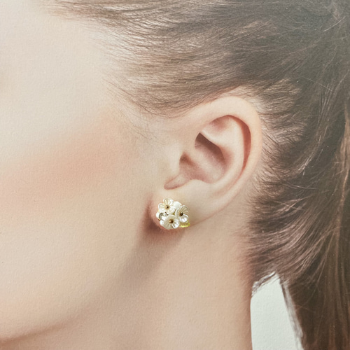 小さな白いお花のフラワーブーケピアス|アリッサム ナチュラル