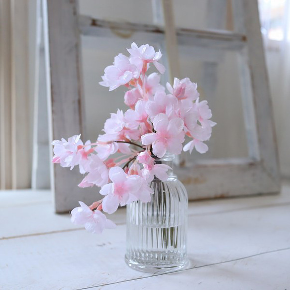 ハンドバッグ型　花器 ピンク ガラス　紙吹雪　花瓶 光沢仕上げ　アート 桜 さくら 春 ピンク 魔法の水 マジカルウォーター インテリア ギフト