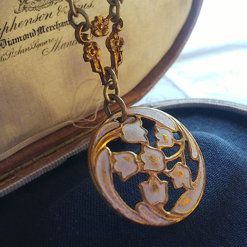 アンティーク すずらんWhite（28㎜）クラシカルFloralネックレス