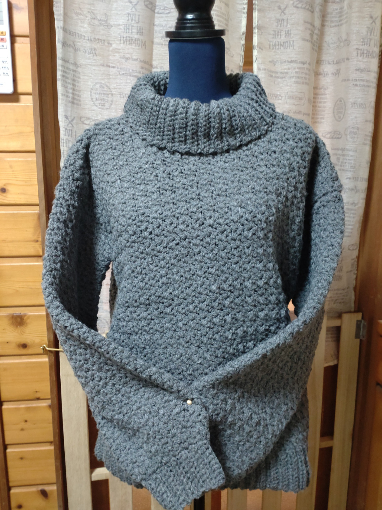 とにかく暖かく軽いハイネックセーター♪