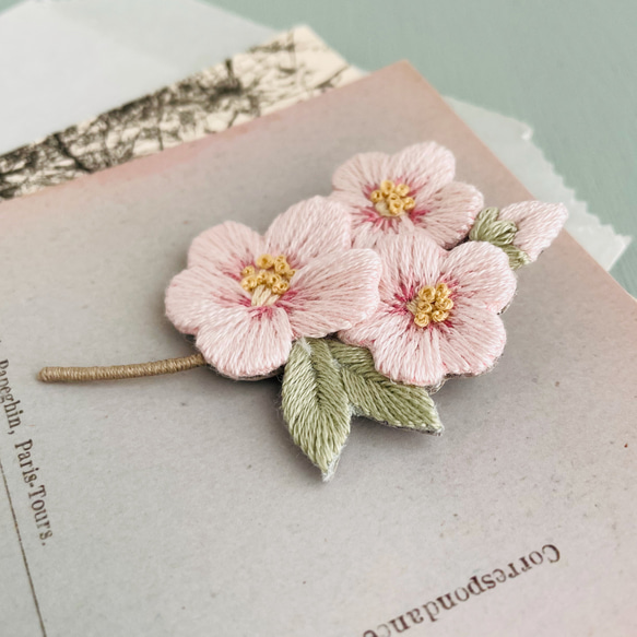 ［期間限定SALE］桜の刺繍ブローチ＊c 2枚目の画像