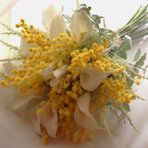 2024年ウェディング】ミモザとカラーのナチュラルブーケ ブーケ