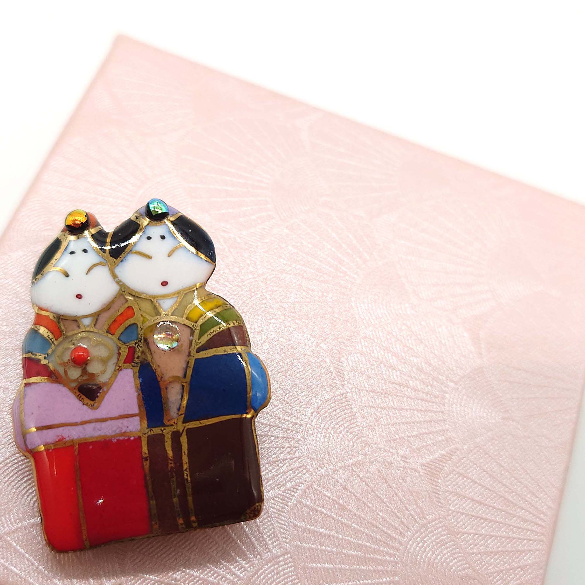 雛人形(2023D)の七宝焼ブローチ【受注制作】