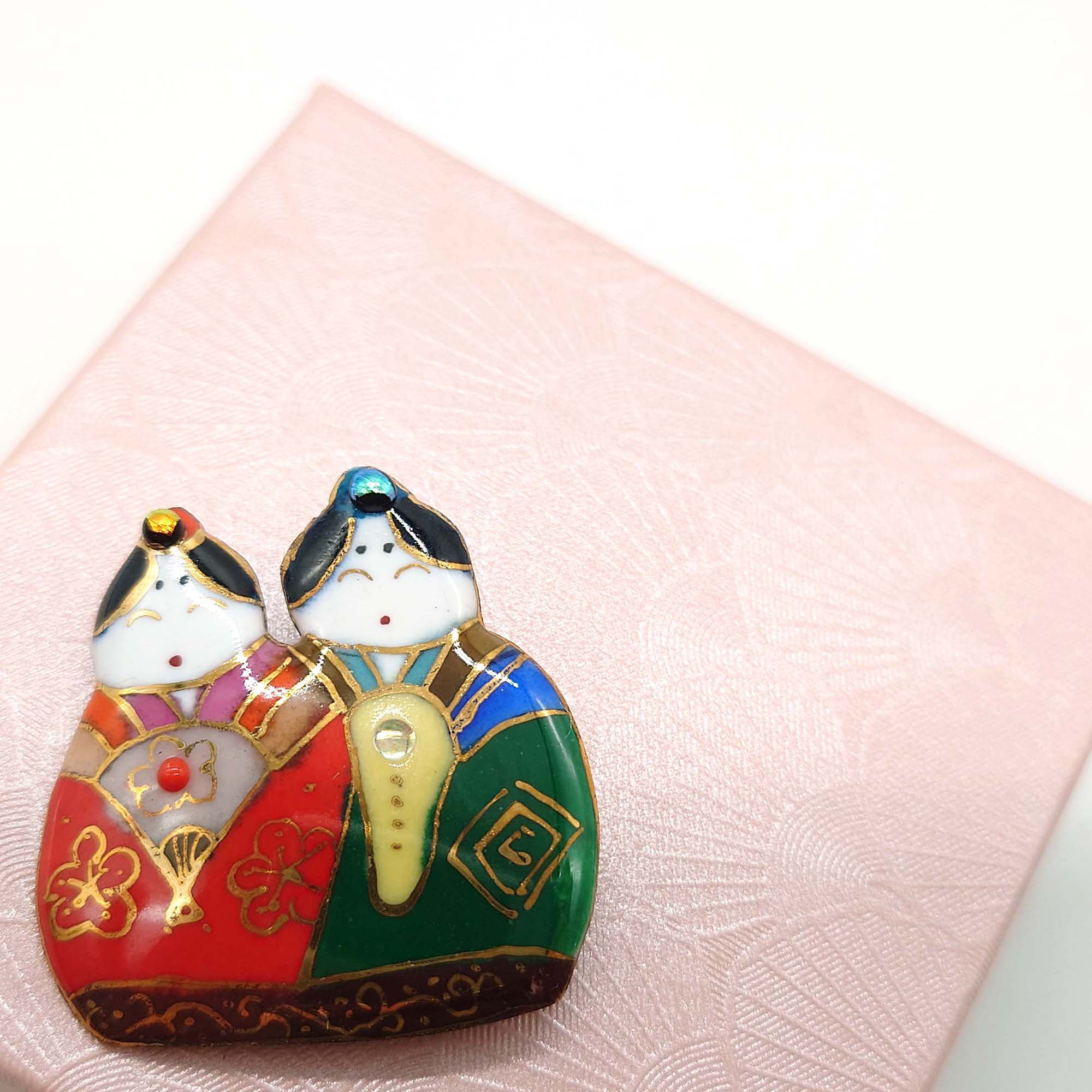 雛人形(2023G)の七宝焼ブローチ【受注制作】