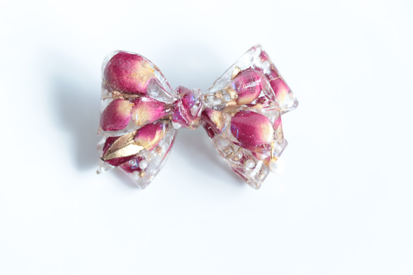 「小花を閉じ込めて」ローズレッドリボン+プチ淡水パールのブローチ＊ブリザーブドフラワー&ドライフラワー 7枚目の画像