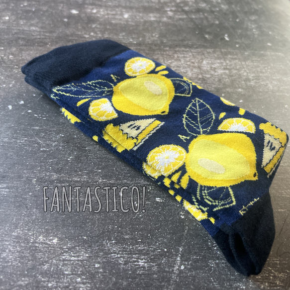 レモン柄ユニセックス靴下❤️スケーターソックス グラフィックポップアート プレゼントプチギフト 北欧デザイン刺繍果物檸檬 3枚目の画像
