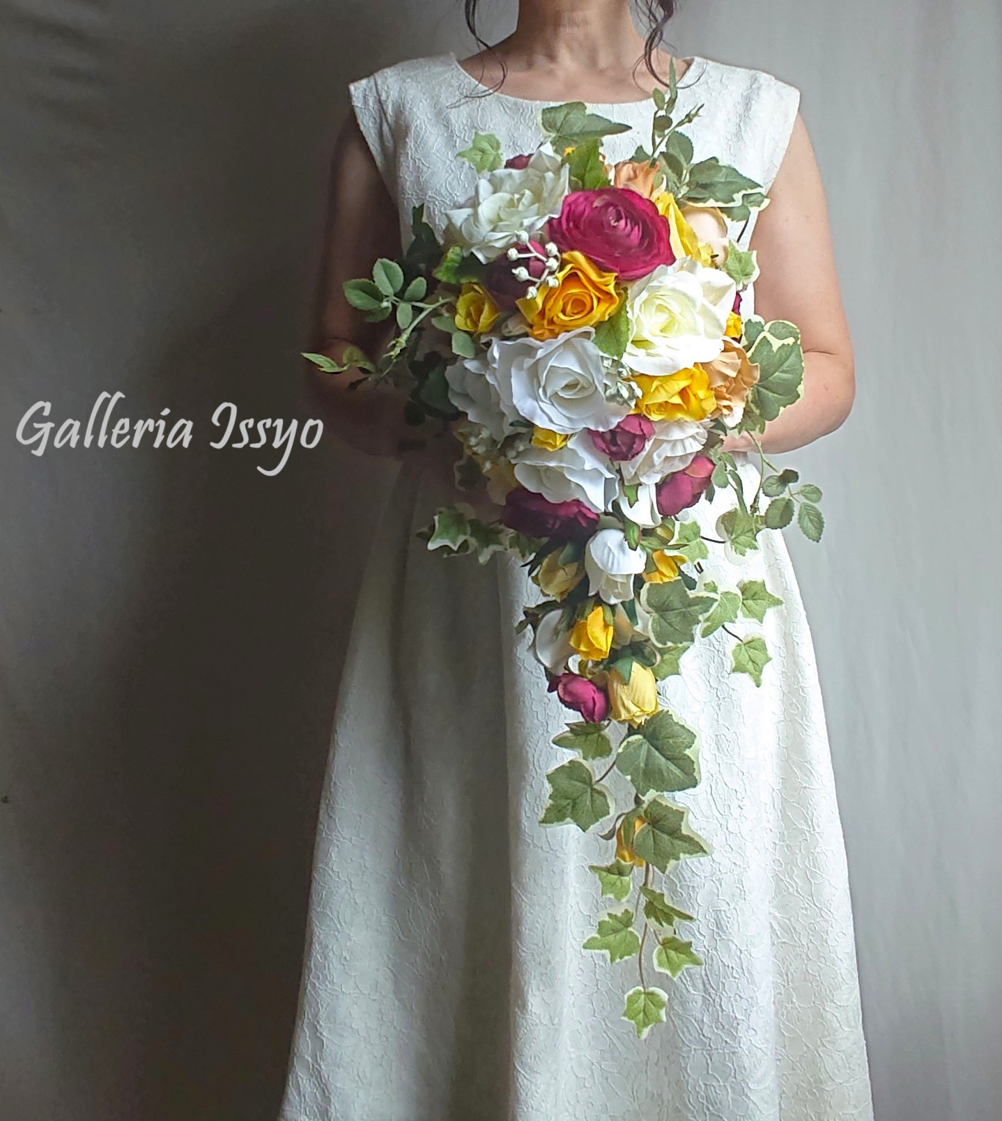 バラのキャスケードブーケ♪ブートニア付き♪生花みたいに綺麗な造花です♪高品質なのに安い