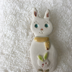 雪うさぎのrabbit＊ブローチ 3枚目の画像