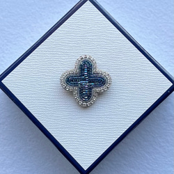 ビーズ刺繍のブローチ　-お花(ブルー)flower- 5枚目の画像