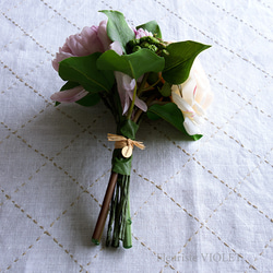【ブーケ アレンジメント】　クリームホワイトのローズとマムのエレガントなアートフラワーブーケ　インテリア  造花　花束 3枚目の画像