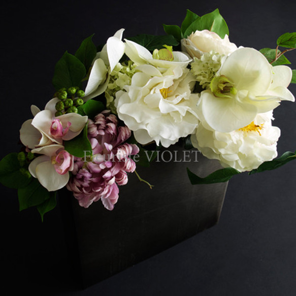 【ブーケ アレンジメント】　クリームホワイトのローズとマムのエレガントなアートフラワーブーケ　インテリア  造花　花束 5枚目の画像