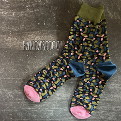 カラフルレオパード柄靴下❤️スケーターソックス ポップアート グラフィック ギフトお祝いプレゼント カモフラージュ迷彩柄 2枚目の画像