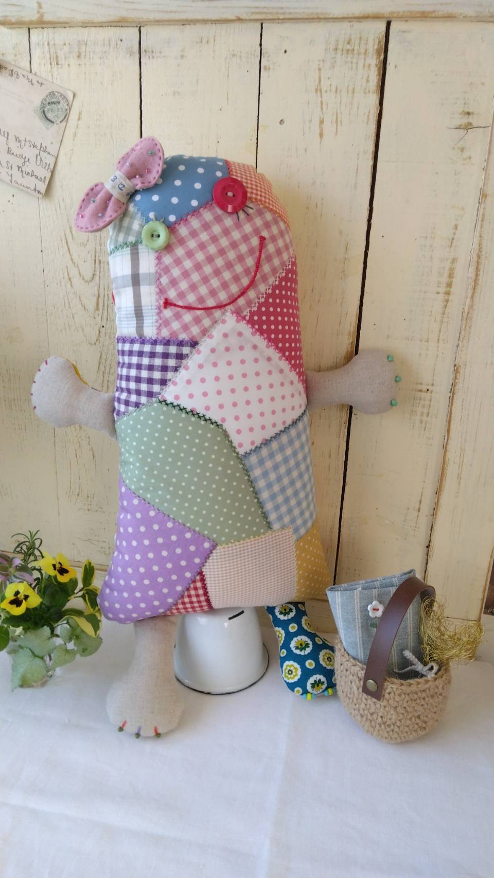 パッチワークドール　ぬいぐるみ　手編みバスケットを持ってピクニック