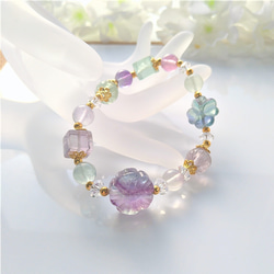 魅力を引き出す～ブレスレット 天然石 フローライト 花 彫刻 