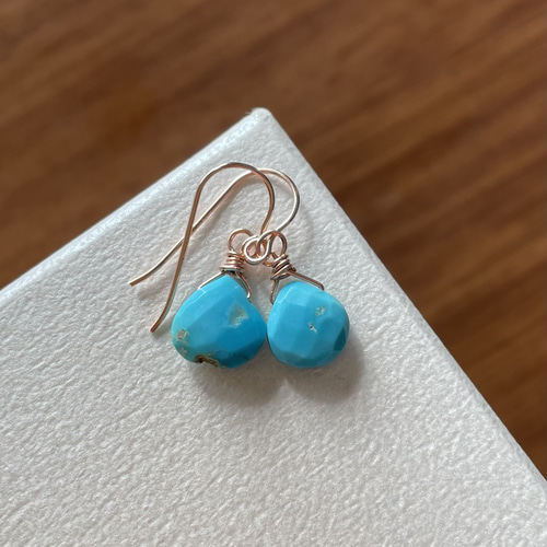 天然石ピアス アリゾナ産スリーピービューティーターコイズ 14k