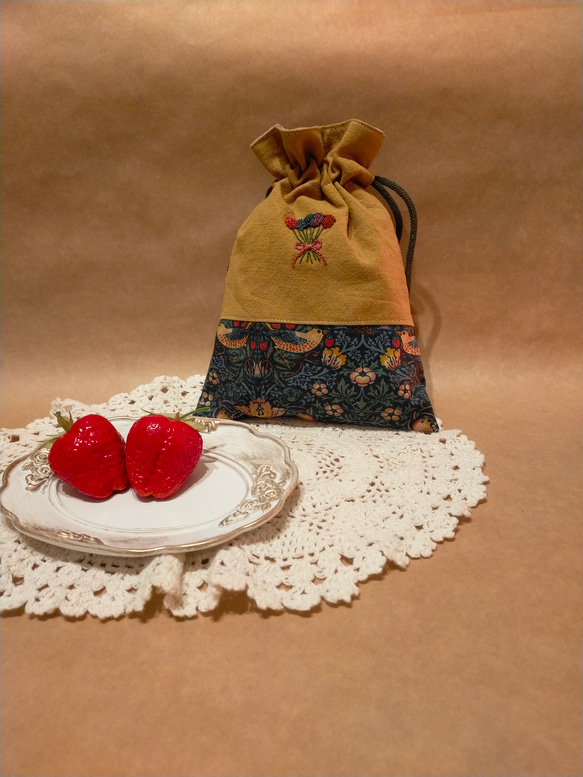 花束のオトナ刺繍巾着ポーチ 4枚目の画像