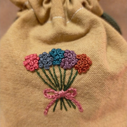 花束のオトナ刺繍巾着ポーチ 2枚目の画像