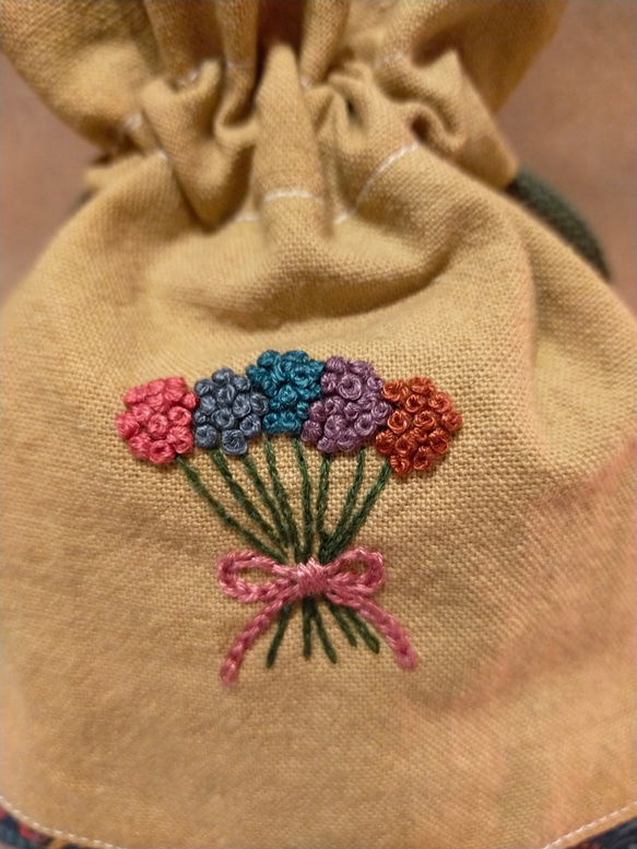 花束のオトナ刺繍巾着ポーチ 2枚目の画像