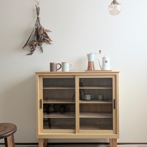 桐と透明ガラスの食器棚 サイズ変更可能 ガラス キャビネット かわいい