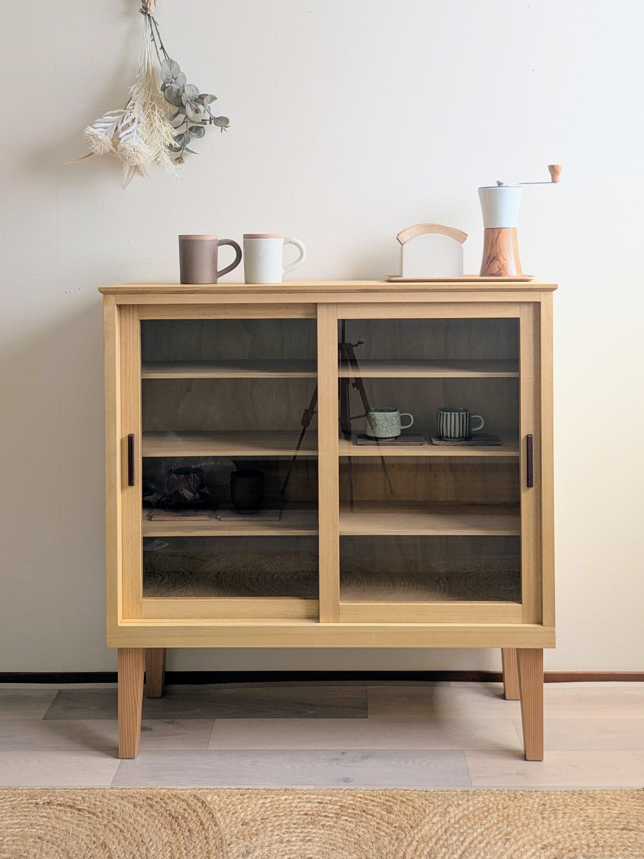 桐と透明ガラスの食器棚 サイズ変更可能 ガラス キャビネット かわいい