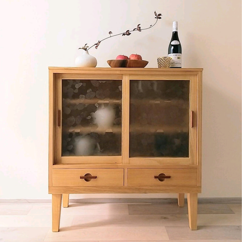 桐 と レトロガラス の 食器棚 チェスト・キャビネット マツボックリ