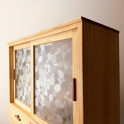 桐 と レトロガラス の 食器棚 チェスト・キャビネット マツボックリ