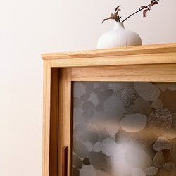 桐 と レトロガラス の 食器棚 5枚目の画像