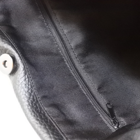 ★ヴィーガンレザーひらひらトートバッグ黒 / 黒トートバッグ / 5枚目の画像