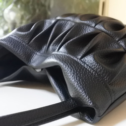 ★ヴィーガンレザーひらひらトートバッグ黒 / 黒トートバッグ / 4枚目の画像